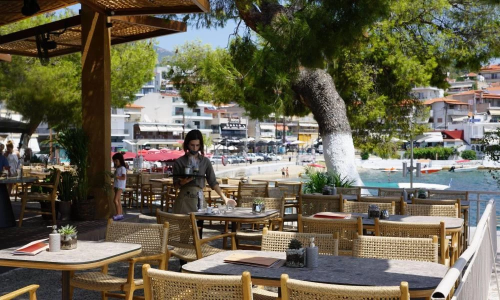 Νέα ''κανονικότητα'': Πως θα διασκεδάζουν οι ανεμβολίαστοι - Που τους επιτρέπεται